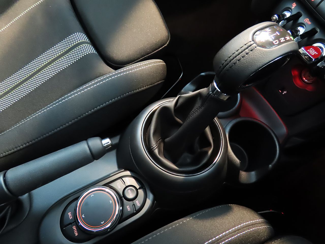 F55 COOPER S D(AT)