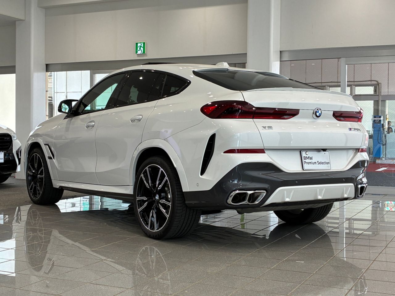 X6 M60i xDrive RHD