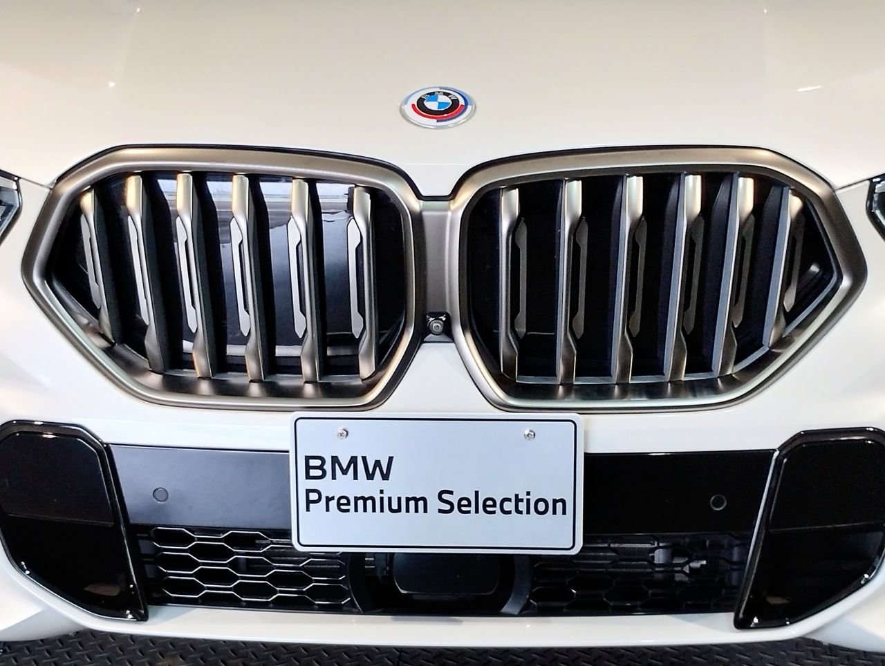 X* M50i RHD