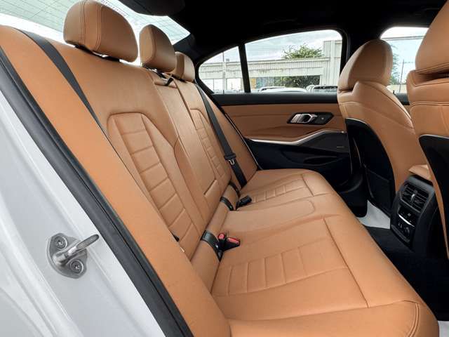 G20 320d xDrive RHD Saloon