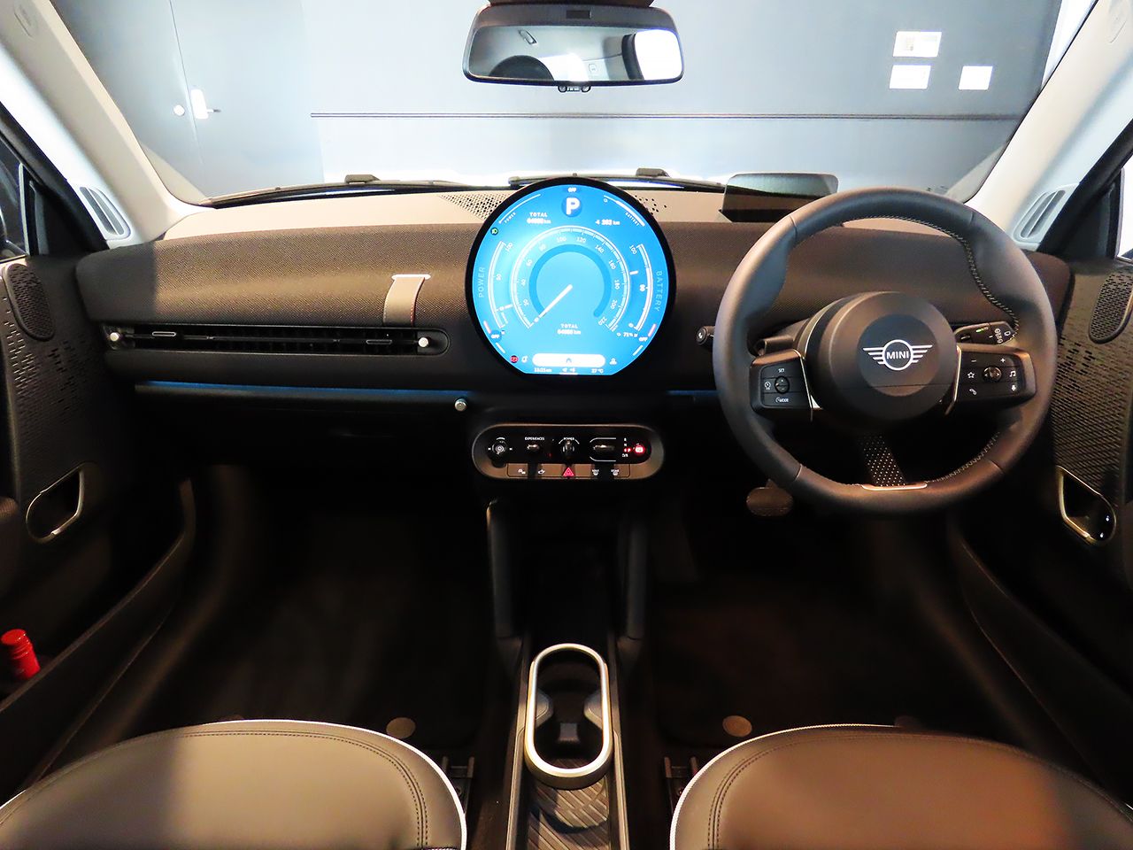 J01 MINI Cooper E