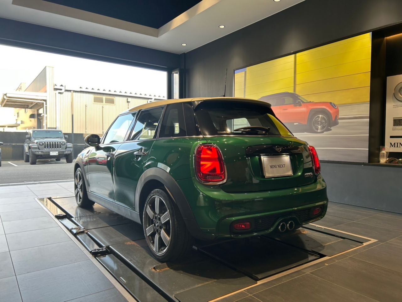 THE NEW MINI COOPER S 5 DOOR.