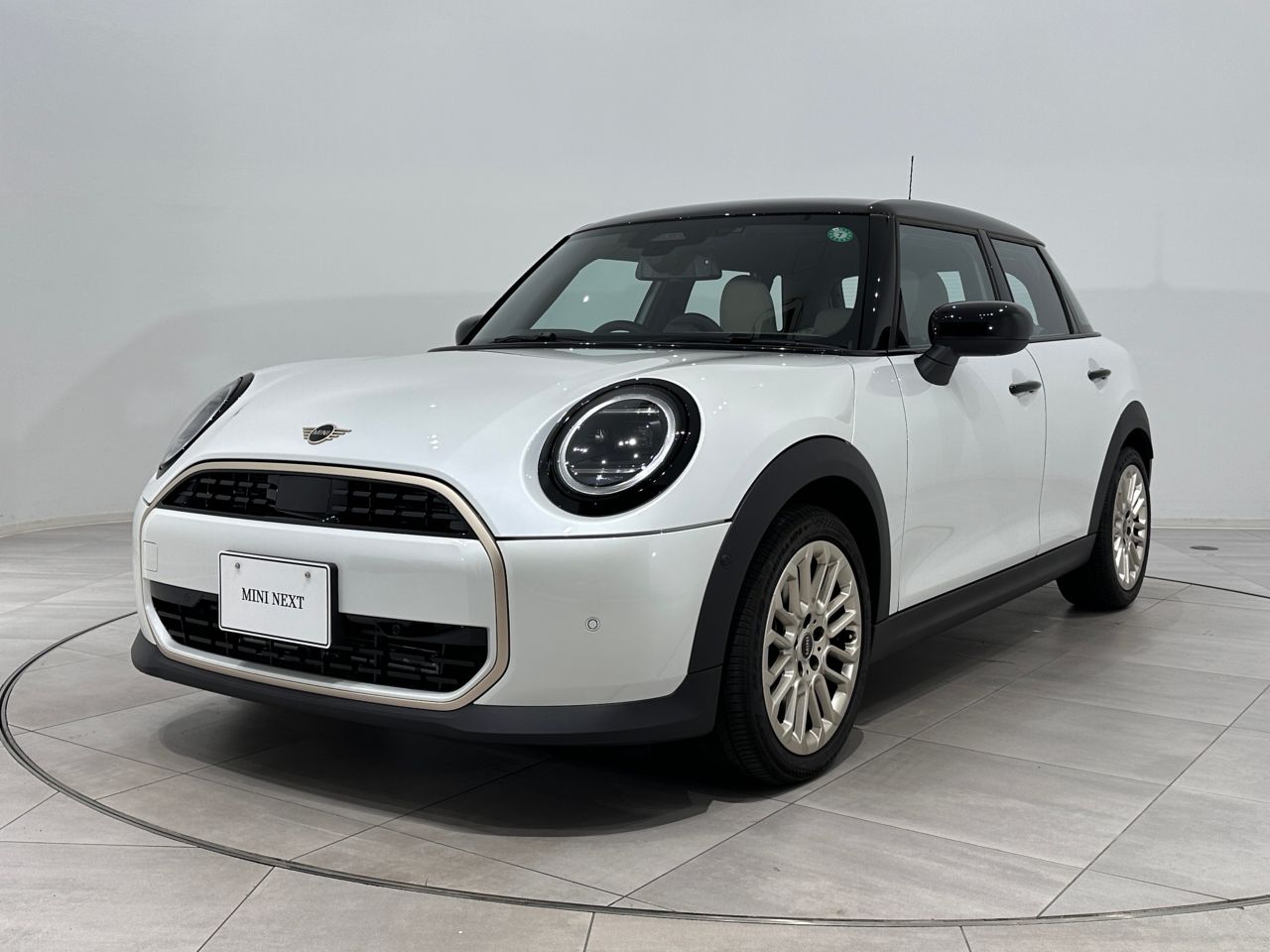 THE NEW MINI COOPER (5 DOOR) C