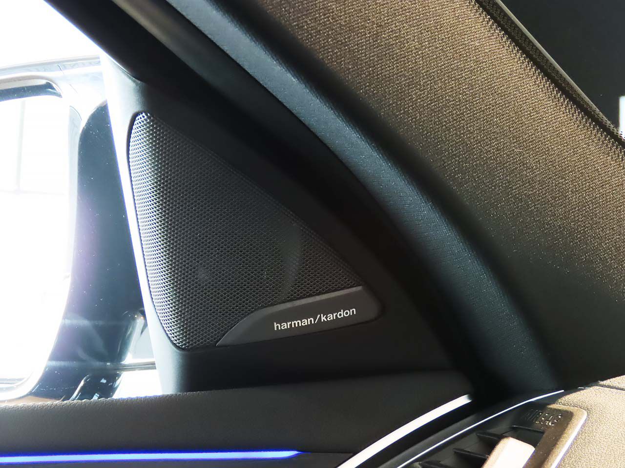 G02 X4 M40i RHD LCI