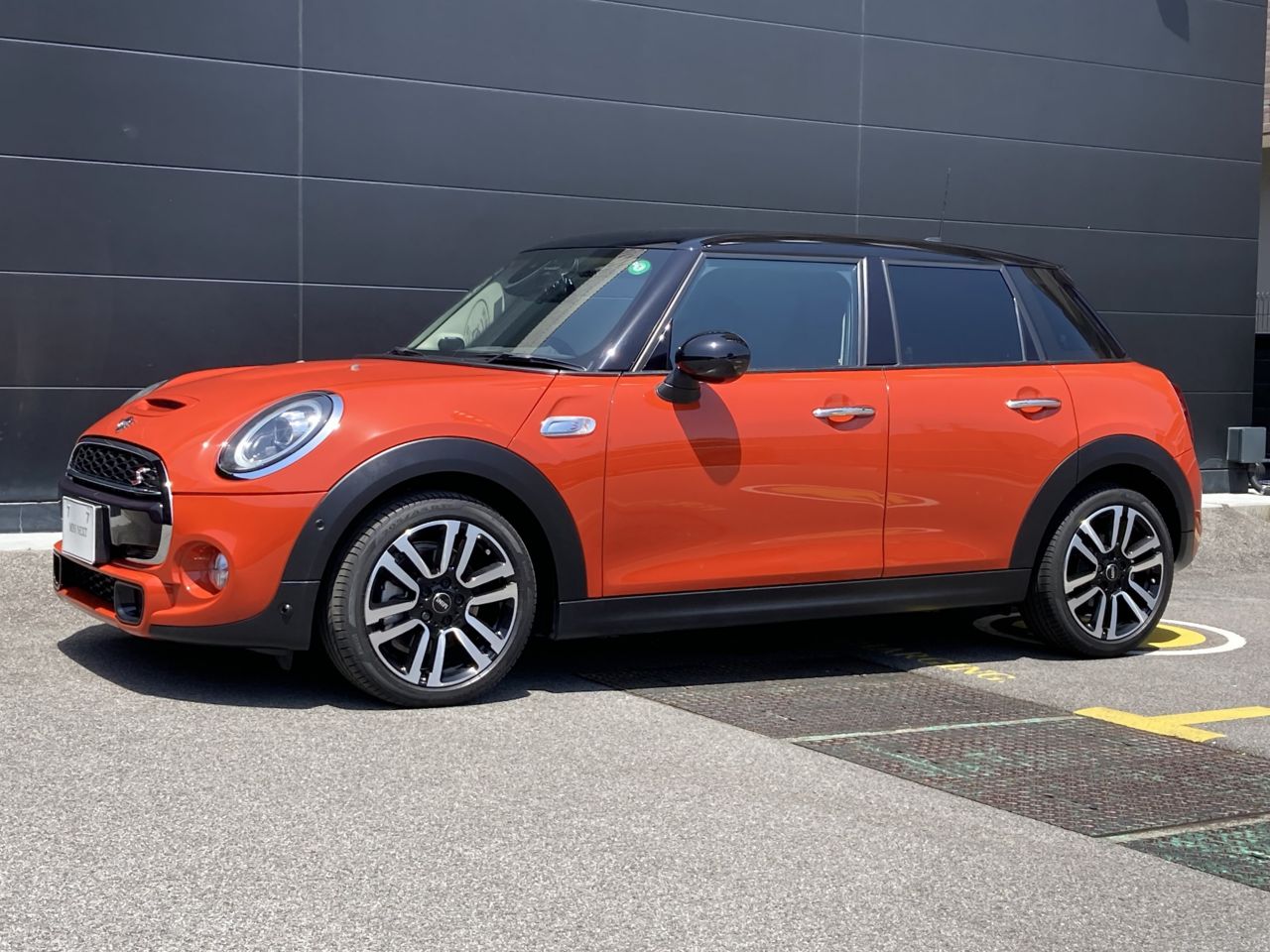 THE NEW MINI COOPER S 5 DOOR.