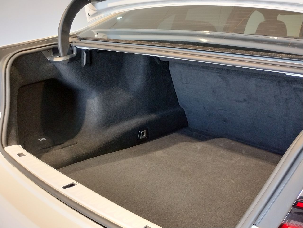 G12 740Li Saloon LCI