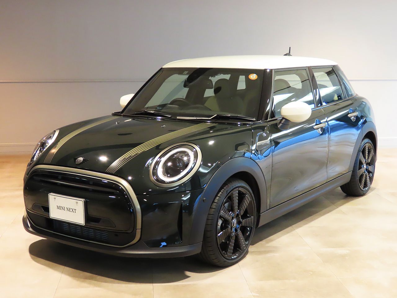 MINI COOPER 5 DOOR RESOLUTE EDITION.