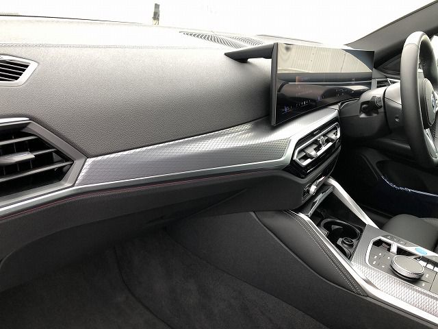 G26 i4 eDrive40 RHD