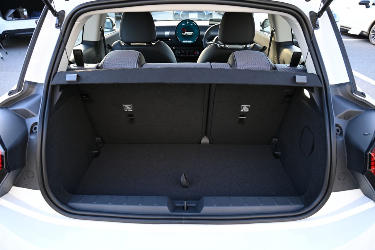 J01 MINI Cooper E
