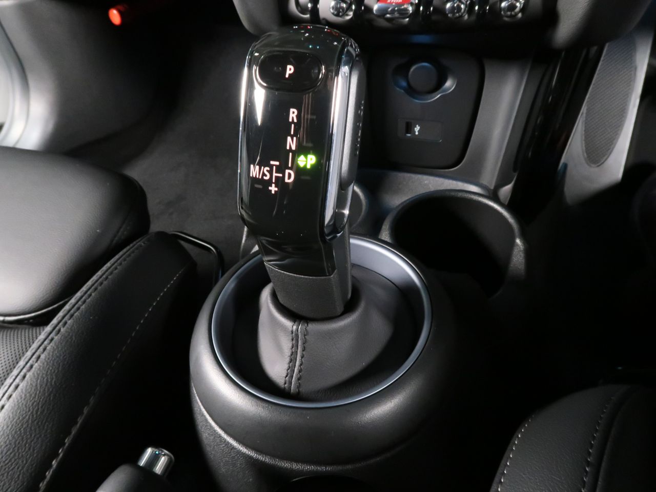 MINI Cooper F56 RHD