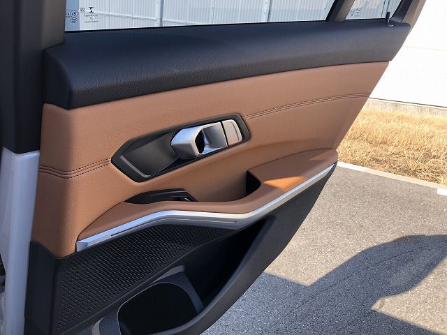 G21 320i RHD