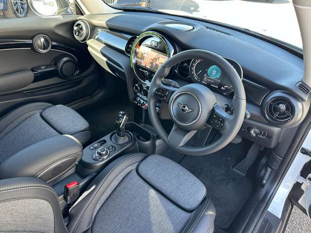 MINI Cooper F56 RHD