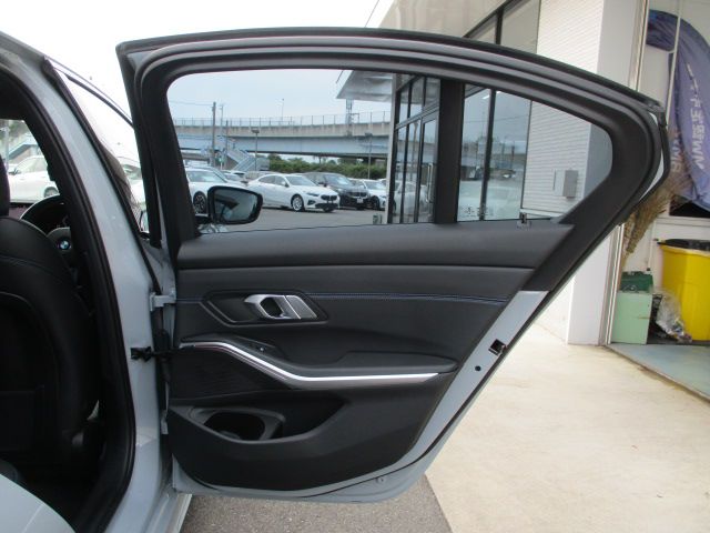 320d xDrive Berline RHD