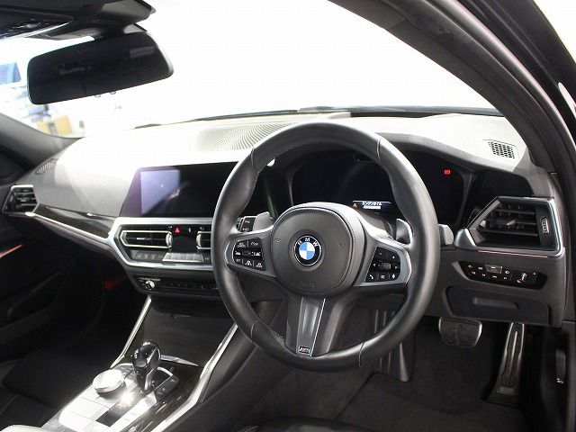 320i Sedan RHD
