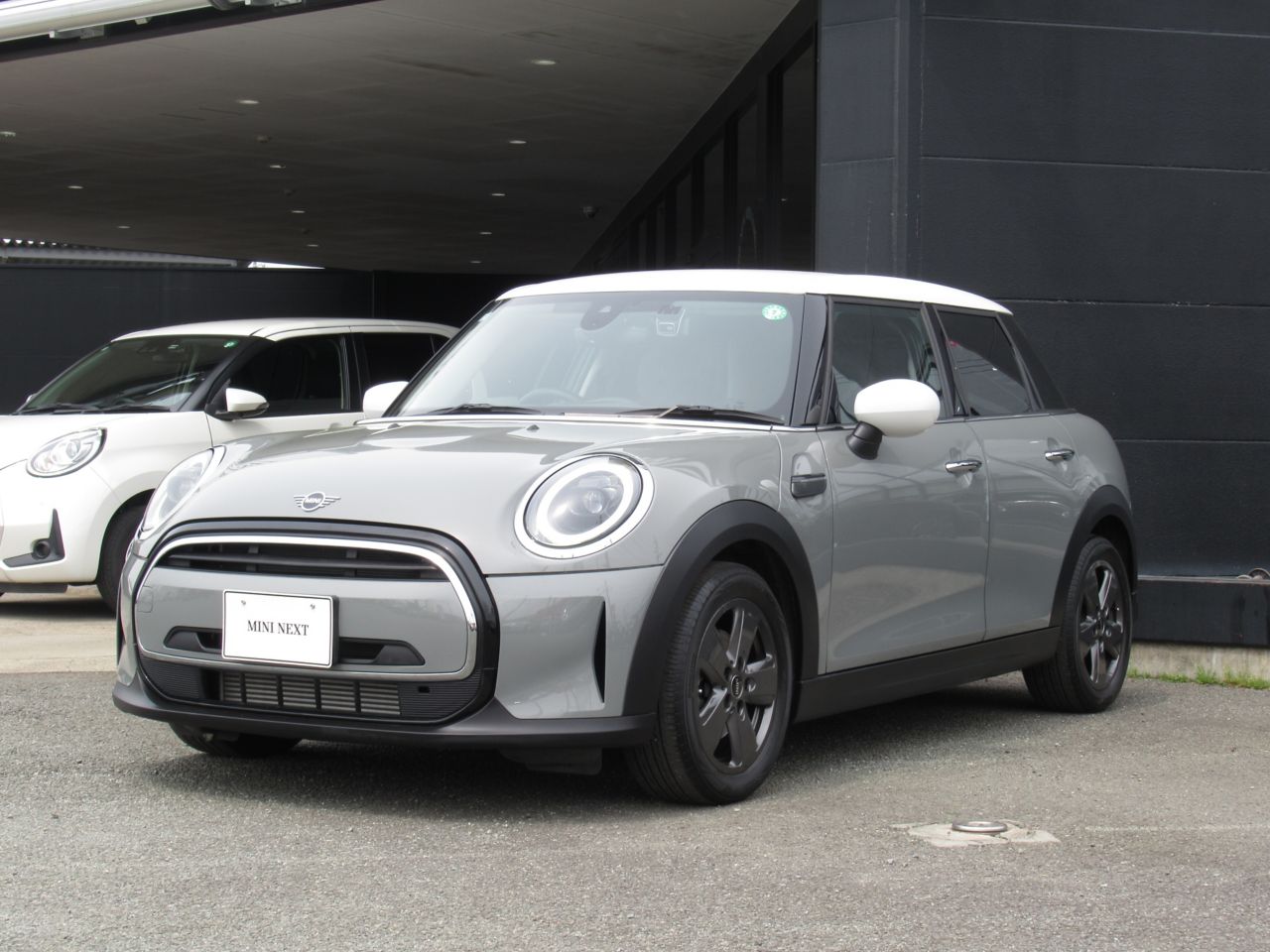 THE NEW MINI COOPER D 5 DOOR.
