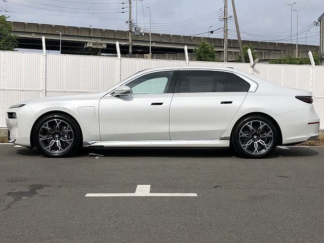 i7 xDrive60 Sedan RHD