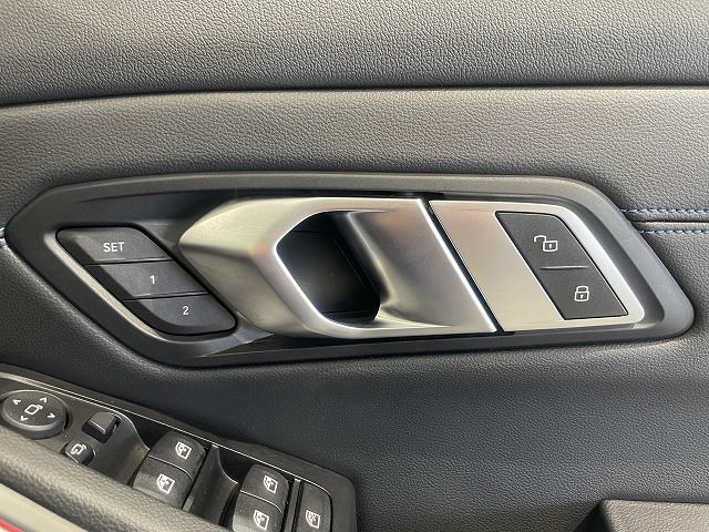 G21 320i RHD