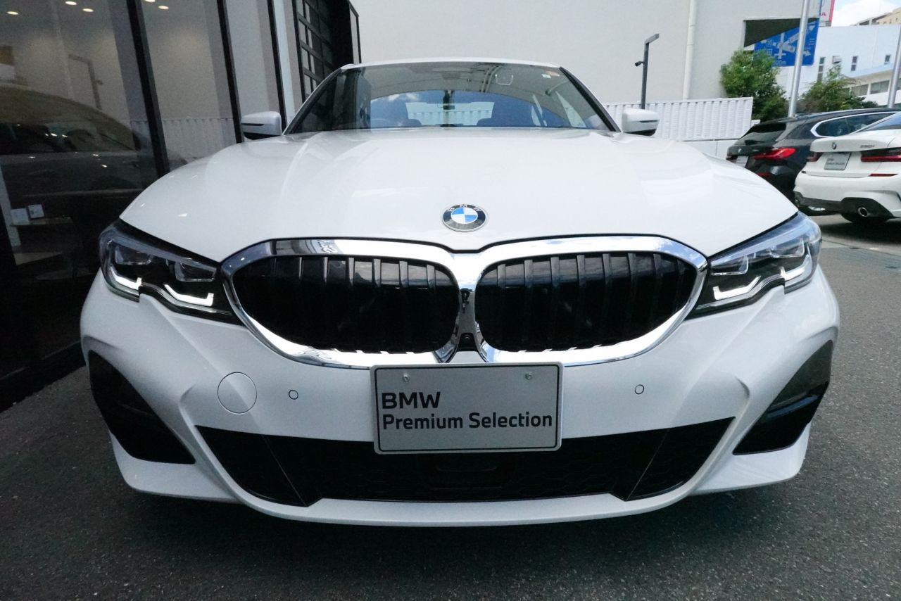 G20 330e Saloon RHD
