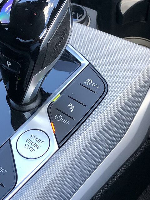 G20 320d xDrive RHD Saloon