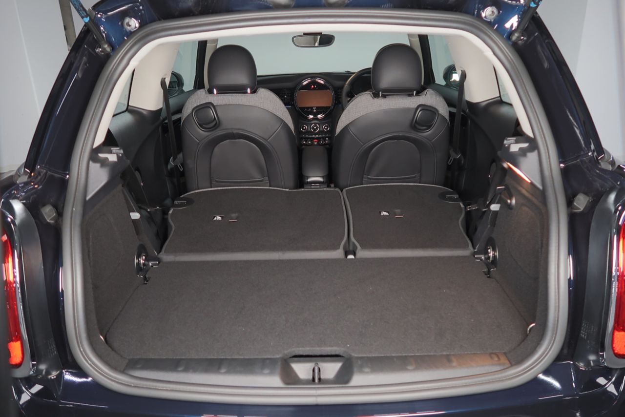 MINI Cooper F56 RHD