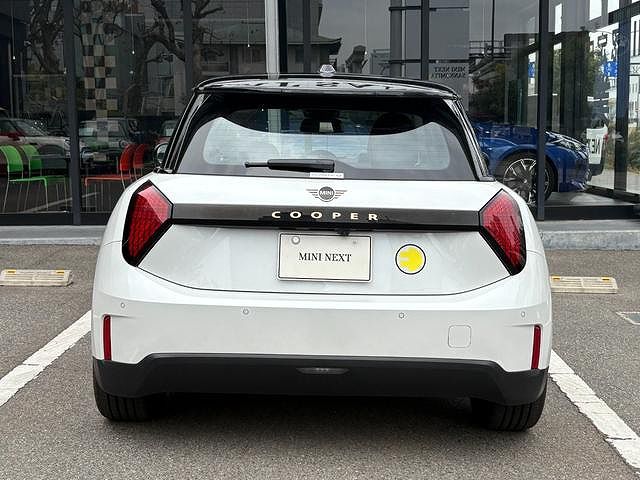 J01 MINI Cooper E