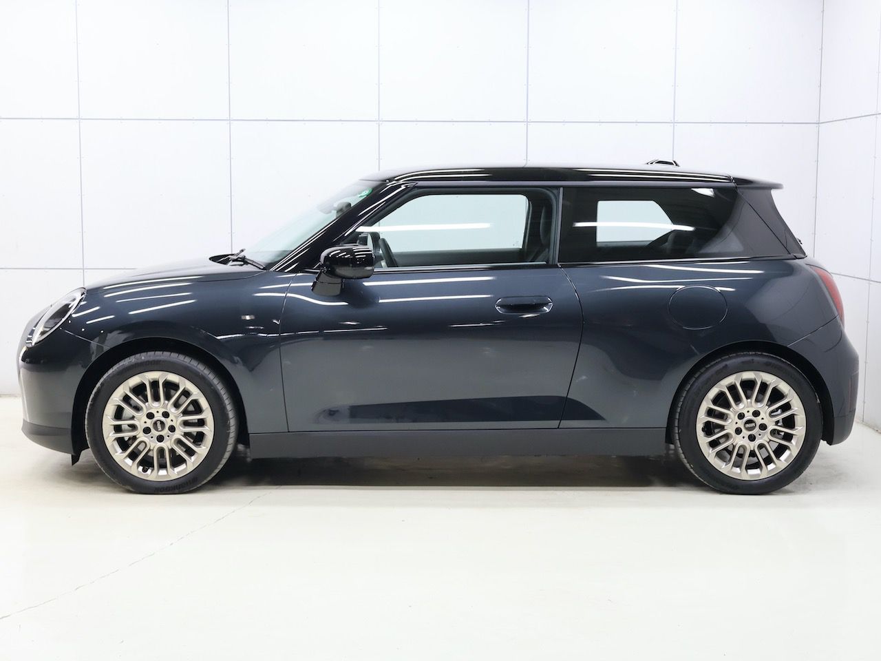 J01 MINI Cooper SE