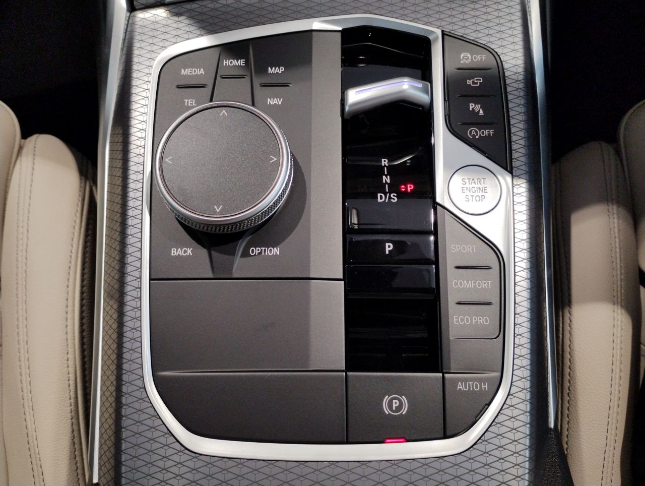 320d xDrive Berline RHD