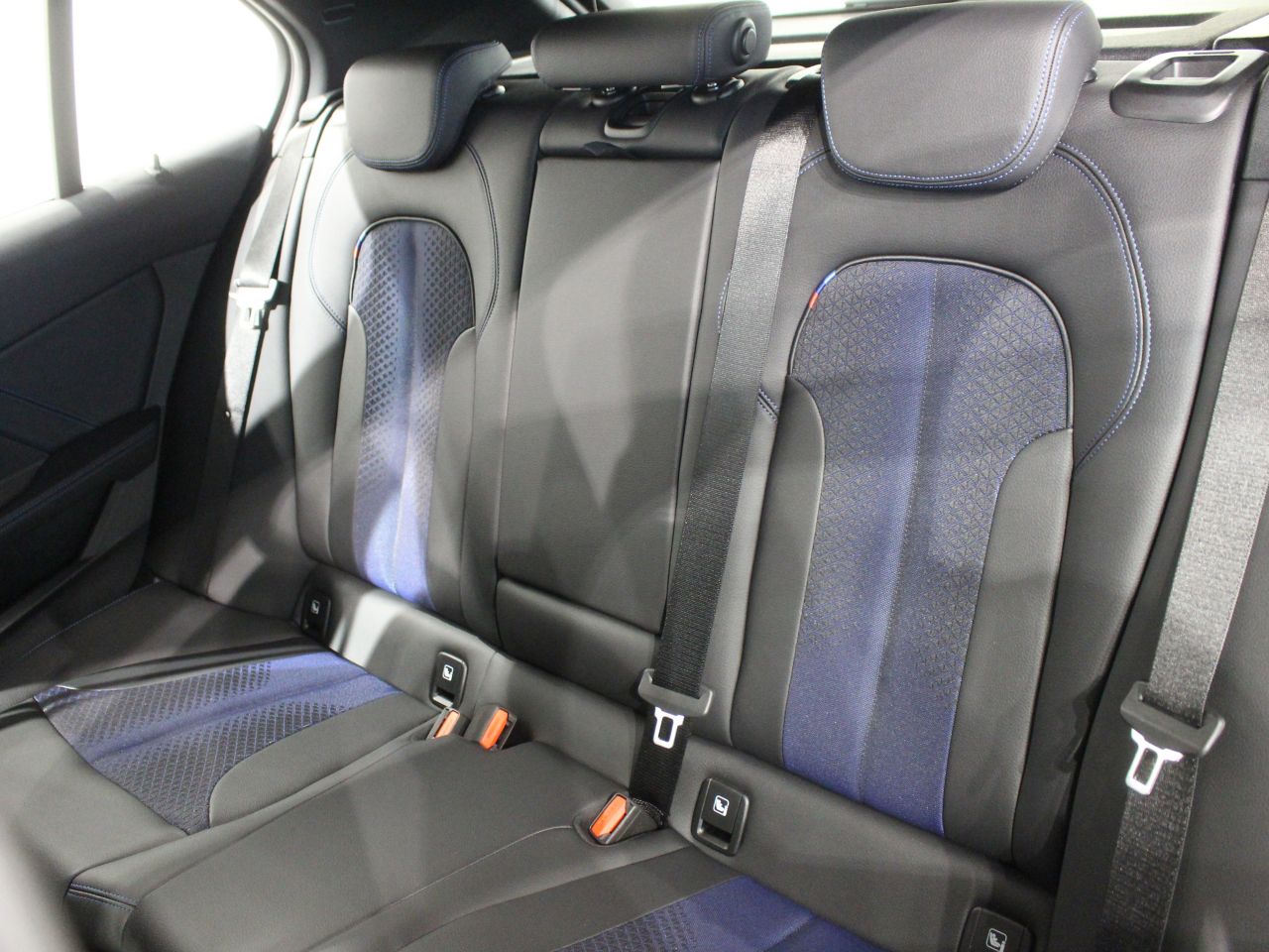 F40 118d Sports Hatch 5-door B47 2.0d