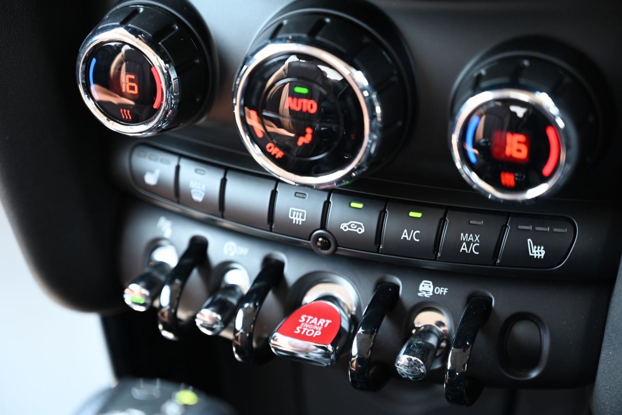 F56 COOPER D (AT)