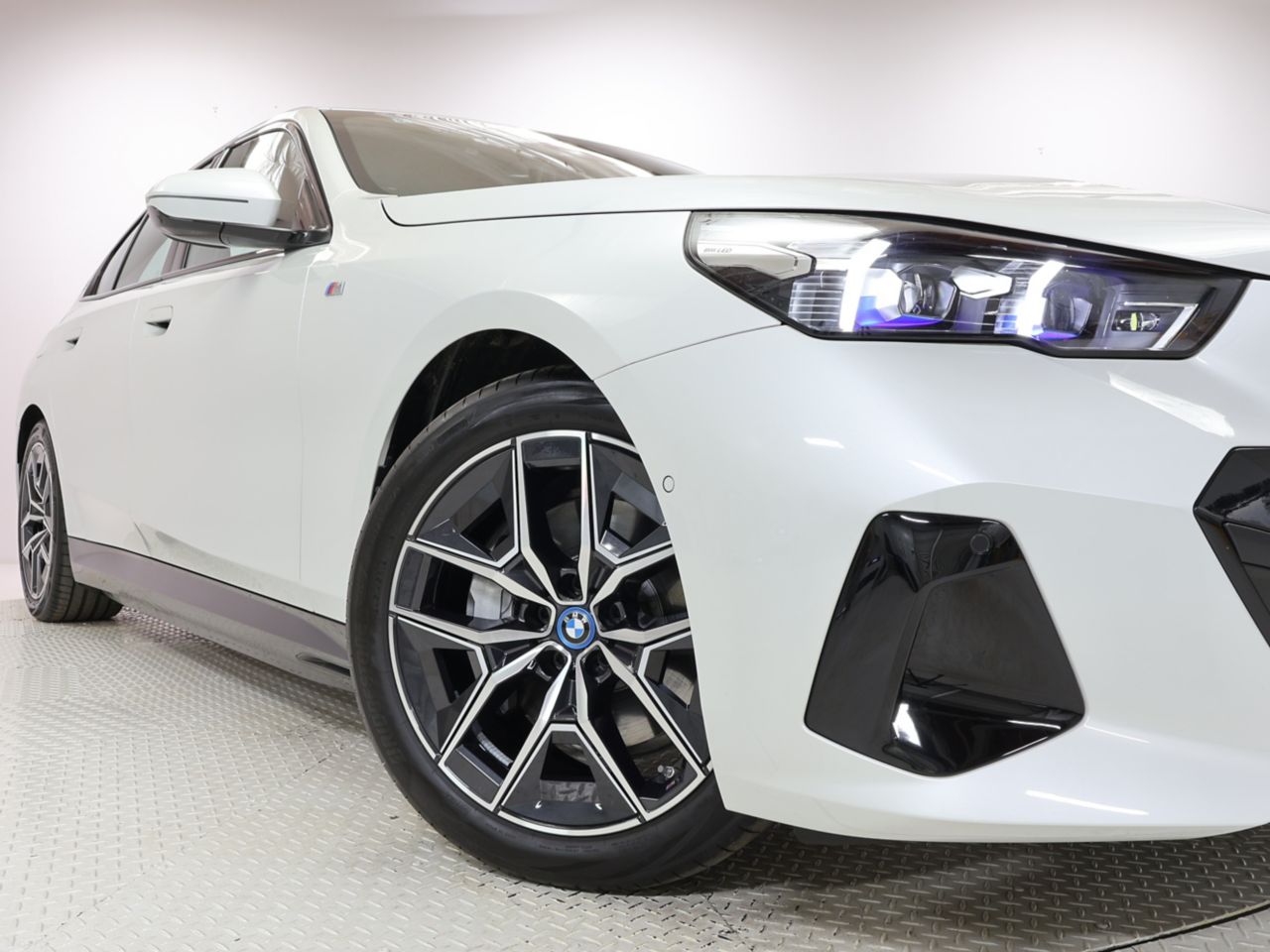 BMW i5 eDrive40 Sedan RHD