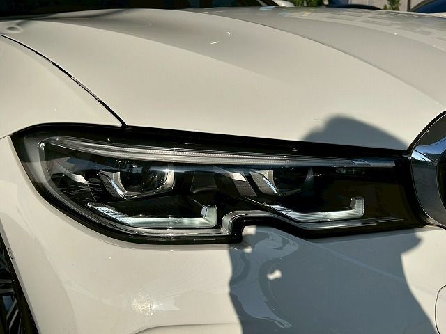 G20 320d xDrive RHD Saloon