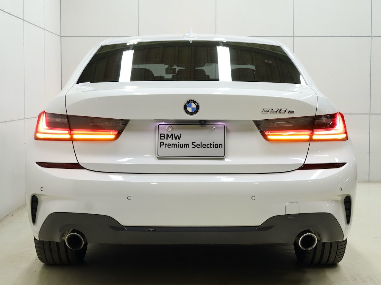 G20 330e Saloon RHD