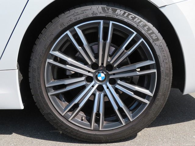 G20 320d xDrive RHD Saloon