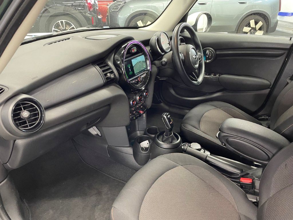 F55 MINI Cooper 5-Door Hatch LCI