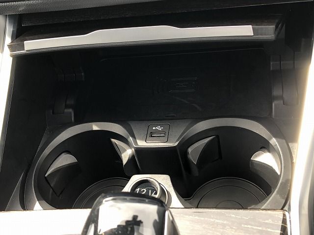 320i Sedan RHD