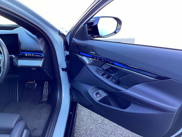 BMW i5 M60 xDrive Sedan RHD