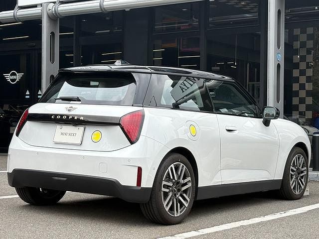 J01 MINI Cooper E