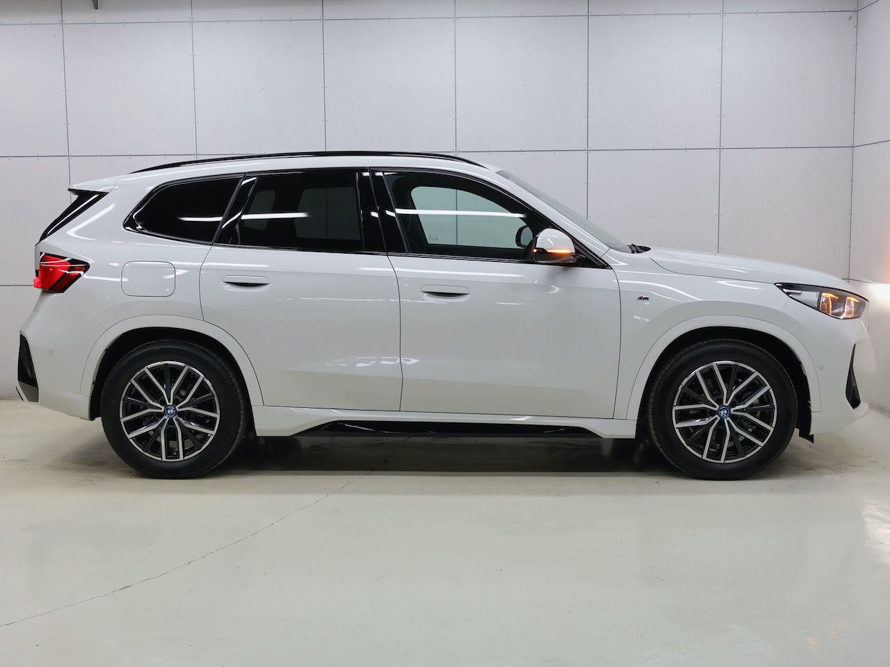 U11 iX1 xDrive30