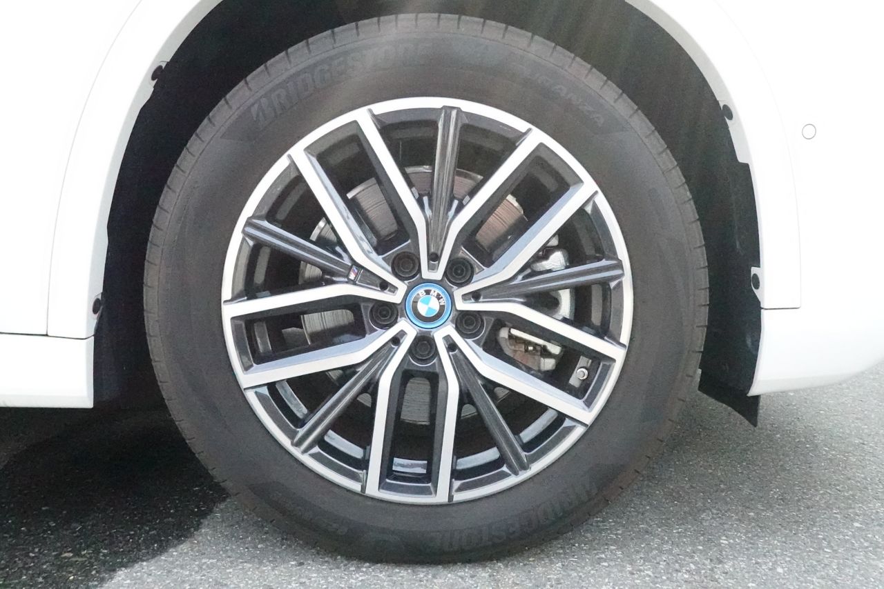 U11 iX1 xDrive30