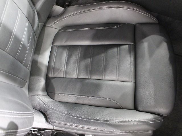 320i Sedan RHD