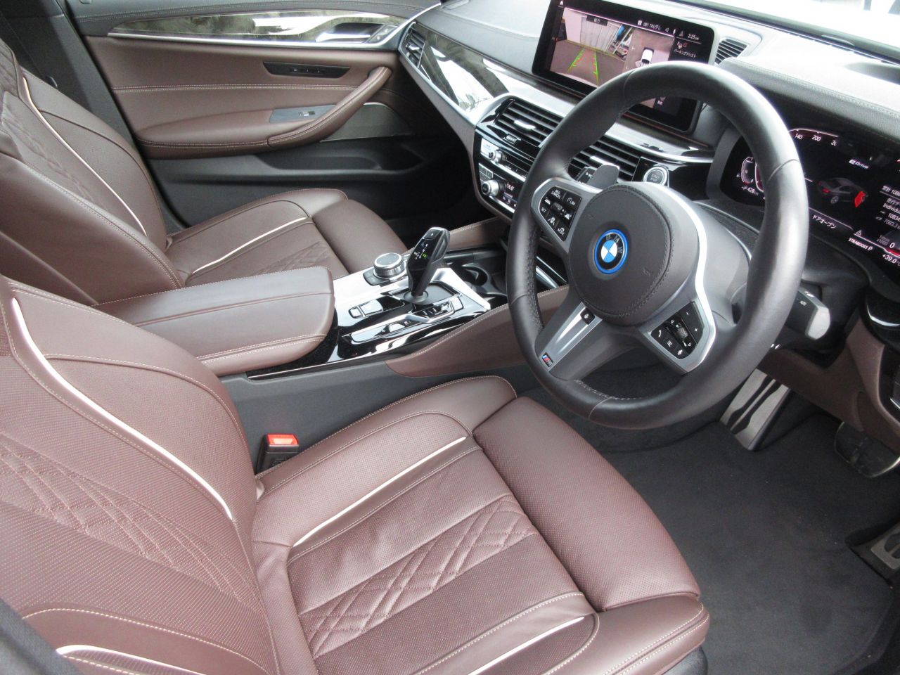 530e Sedan RHD