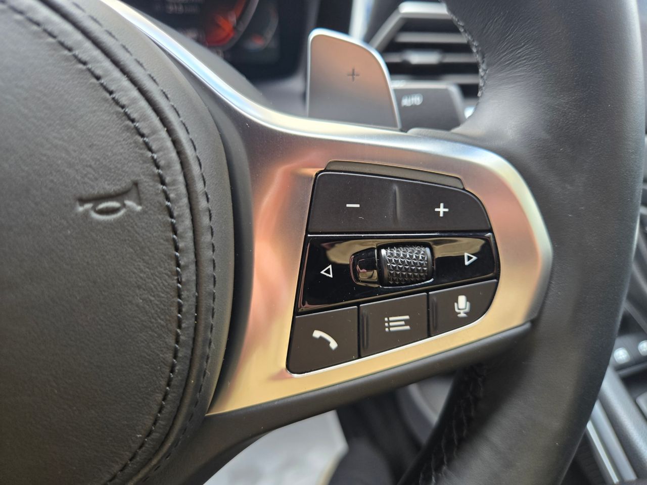 G20 320d xDrive RHD Saloon