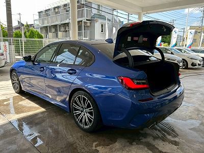 320i Sedan RHD
