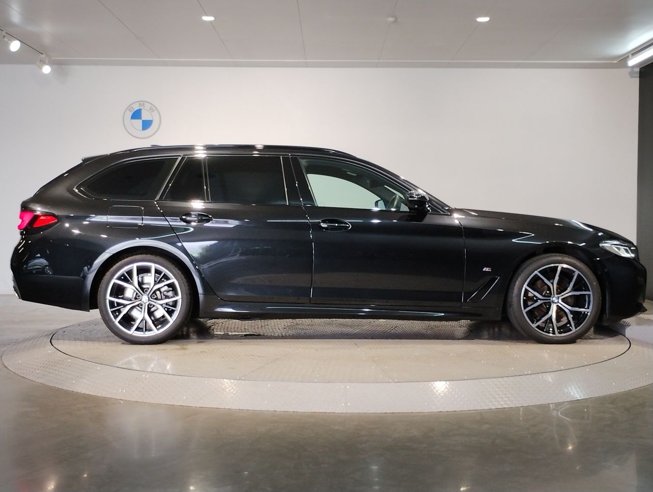 520d xDrive Touring RHD
