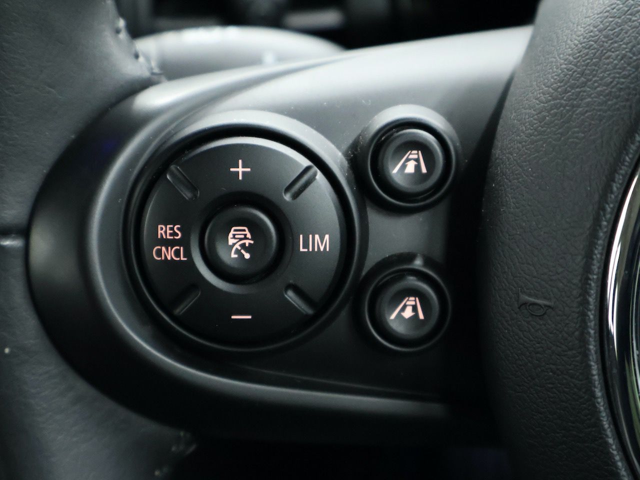 F55 COOPER S D(AT)