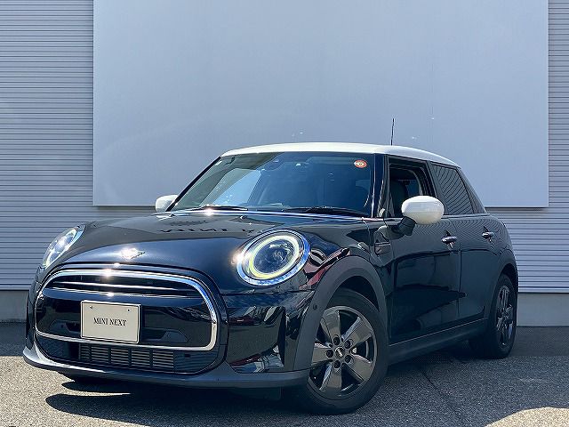 THE NEW MINI COOPER D 5 DOOR.