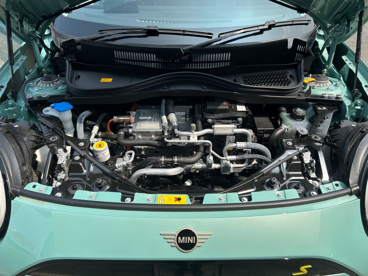 J01 MINI Cooper SE
