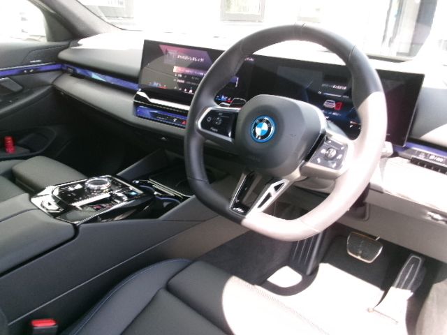 BMW i5 eDrive40 M Sport RHD