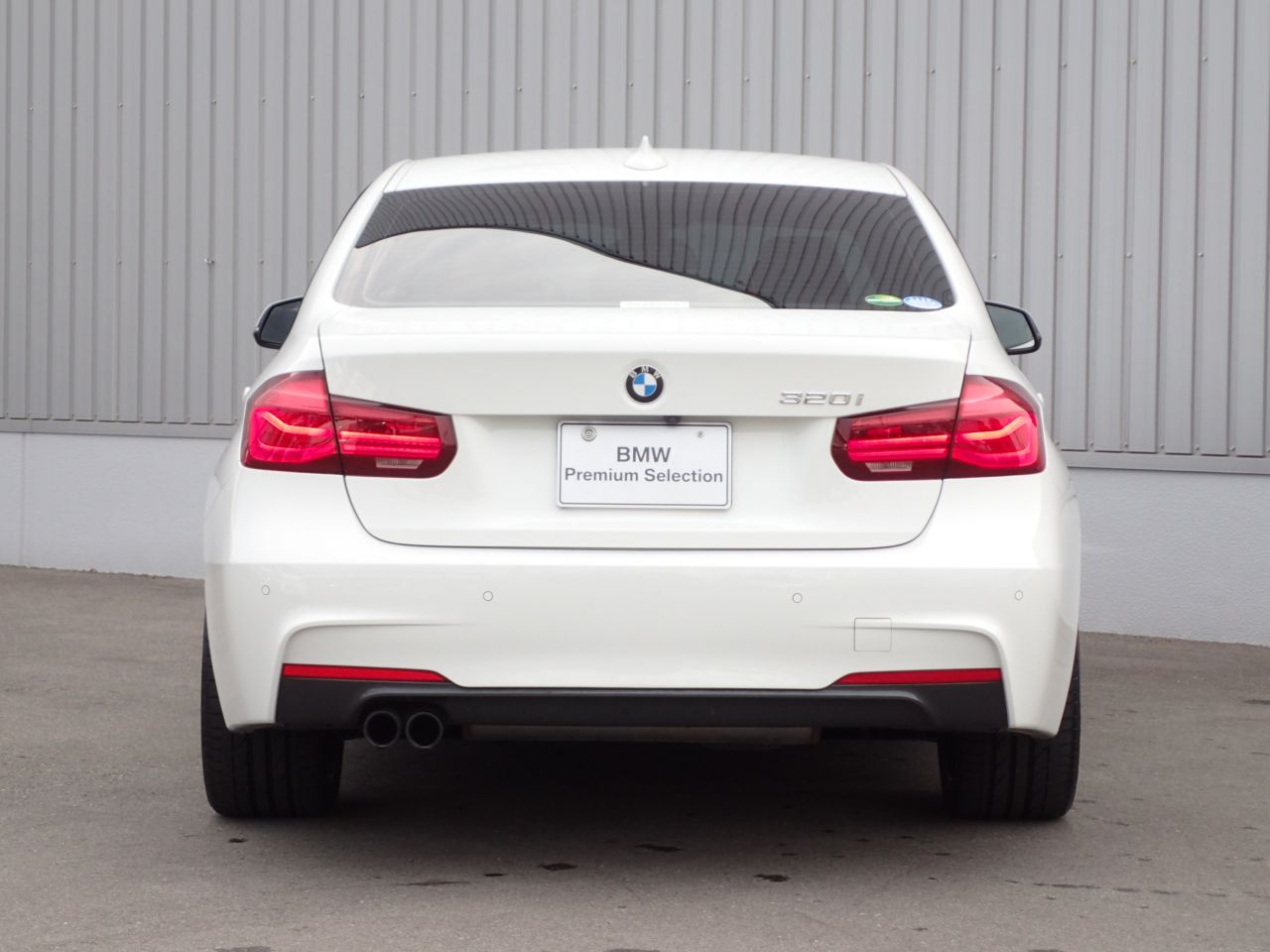 320I SEDAN RHD