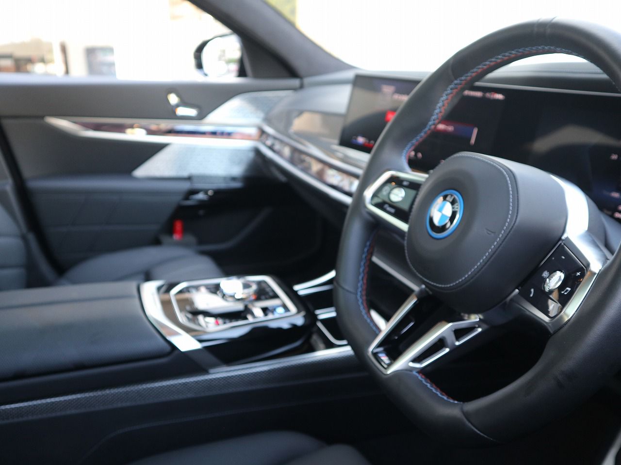 BMW i7 M70 xDrive Sedan RHD